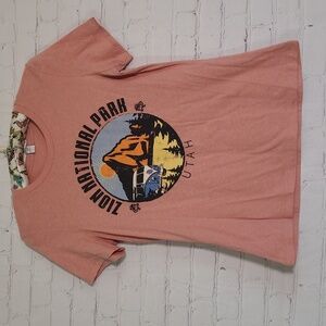 Zion National Park Utah Graphic Print Tee Peach Tshirt Womens Size Small